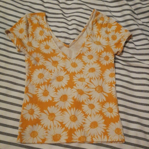 Forever 21 Floral T-Shirt - Picture 2 of 3